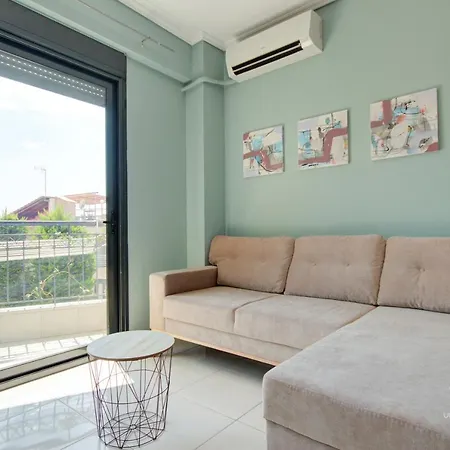 Uptown 2-level Apt, Private Patio & Balcony With Views