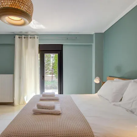 Uptown 2-level Apt, Private Patio & Balcony With Views Thessaloniki