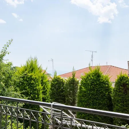 Uptown 2-level Apt, Private Patio & Balcony With Views Apartment Thessaloniki