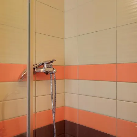 Uptown 2-level Apt, Private Patio & Balcony With Views Салоники