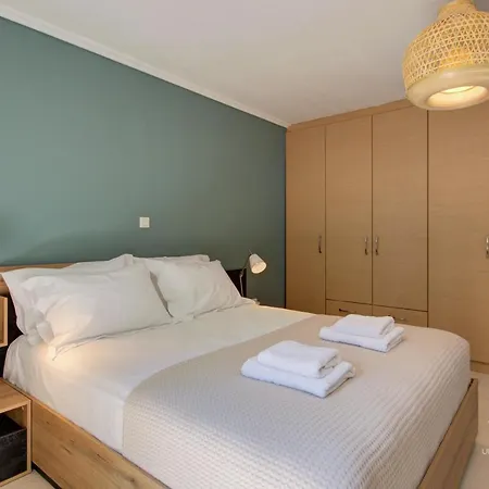 Uptown 2-level Apt, Private Patio & Balcony With Views *