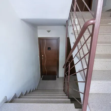 Apartment Uptown 2-level Apt, Private Patio & Balcony With Views Thessaloniki